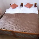 Zibi I Pod Topolami