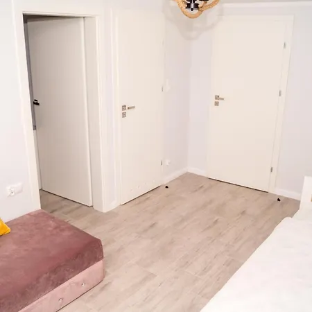 Zibi I Pod Topolami בית אירוח *