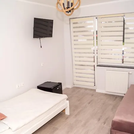 Zibi I Pod Topolami בית אירוח Łazy