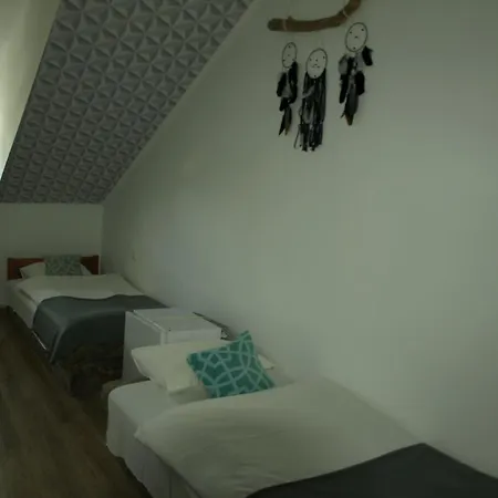 Zibi I Pod Topolami Łazy