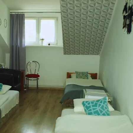 Zibi I Pod Topolami בית אירוח